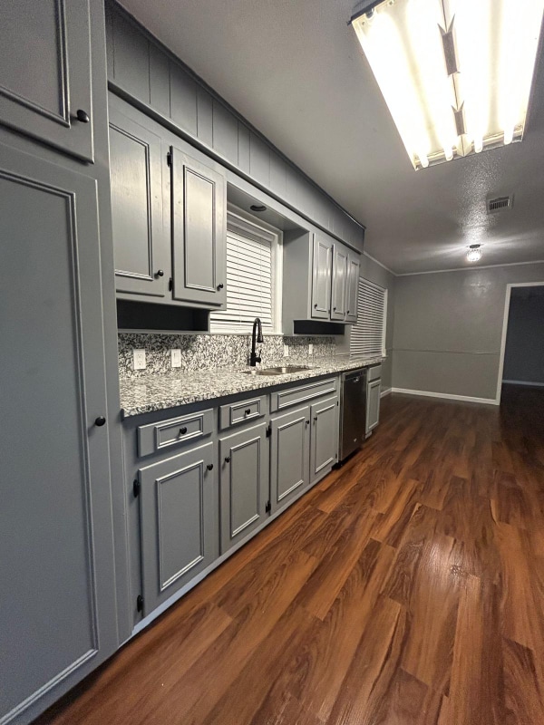 Building Photo - 704 W Pleasantview Dr