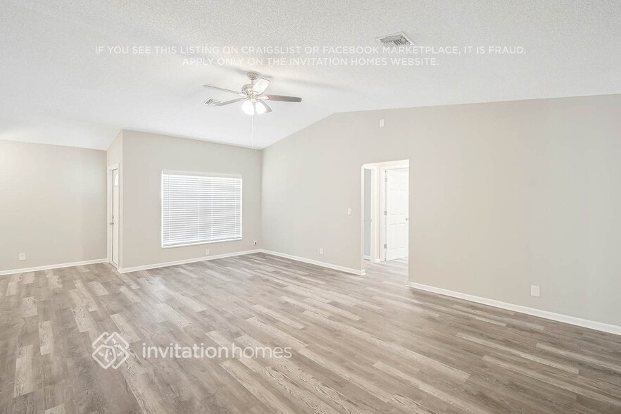 Building Photo - 5754 Lincoln Cir E