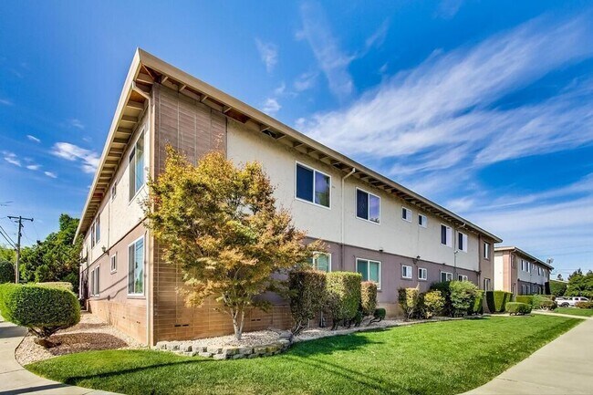 Building Photo - 897 Northrup St