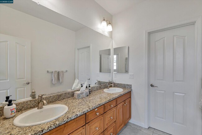 Building Photo - 1489 Menton St