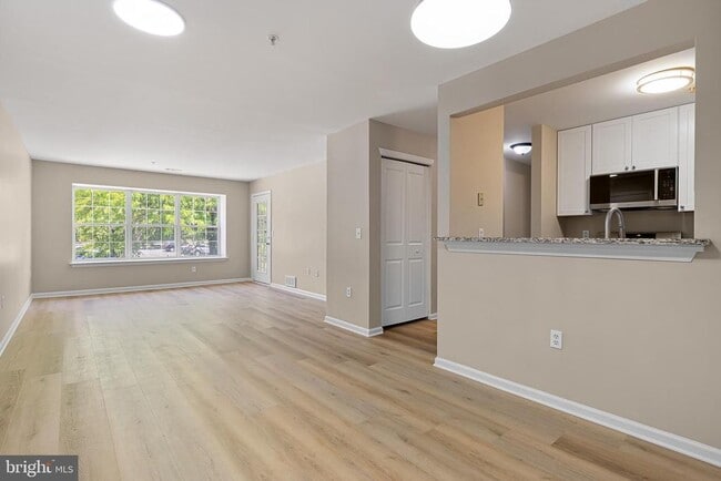 Building Photo - 1741 Braken Ave