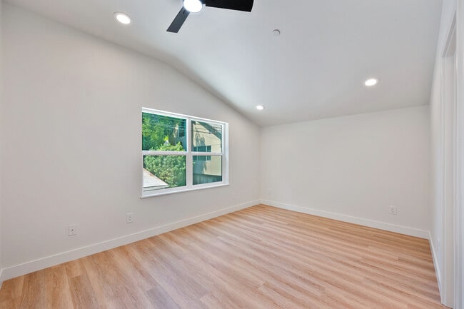 Building Photo - 2009 Chinatown Alley