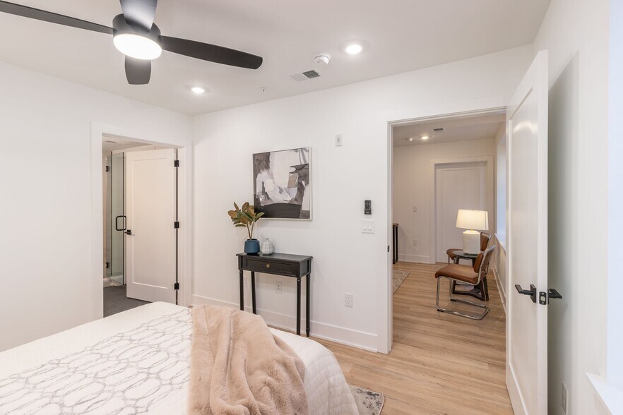 Building Photo - 629 W Girard Ave