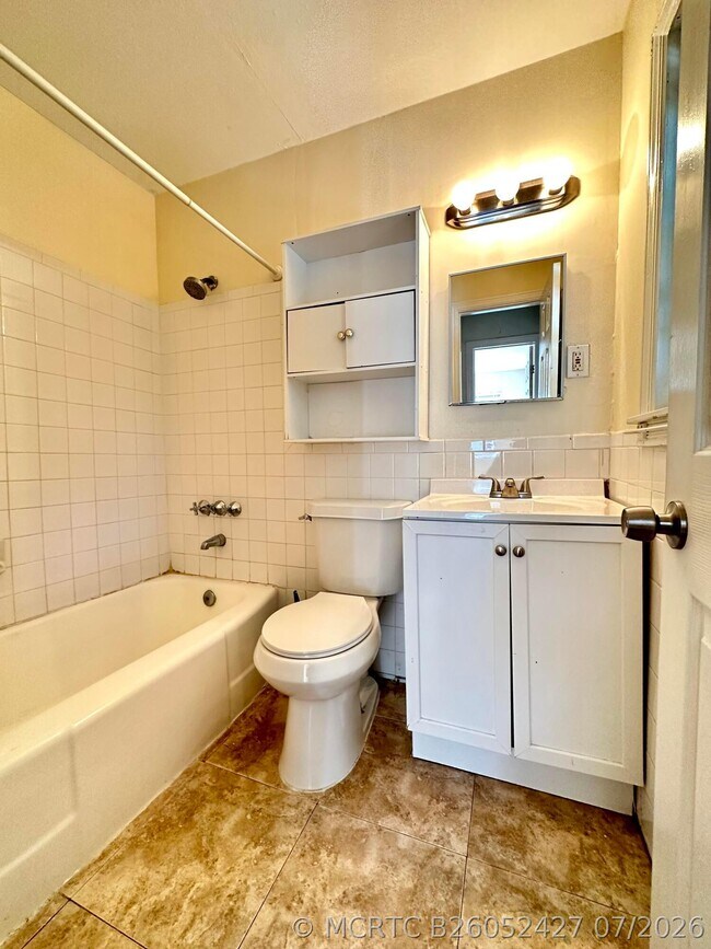 Building Photo - 517 Kanuga Dr