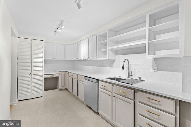 Building Photo - 4601 N Park Ave