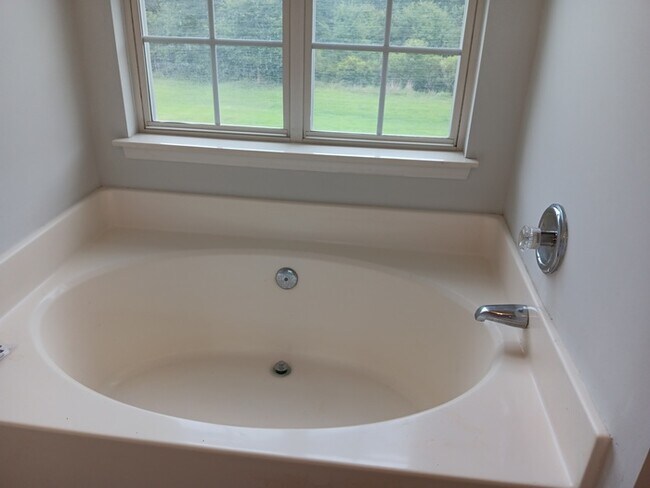 Building Photo - 2540 Governors Pointe Ct NE