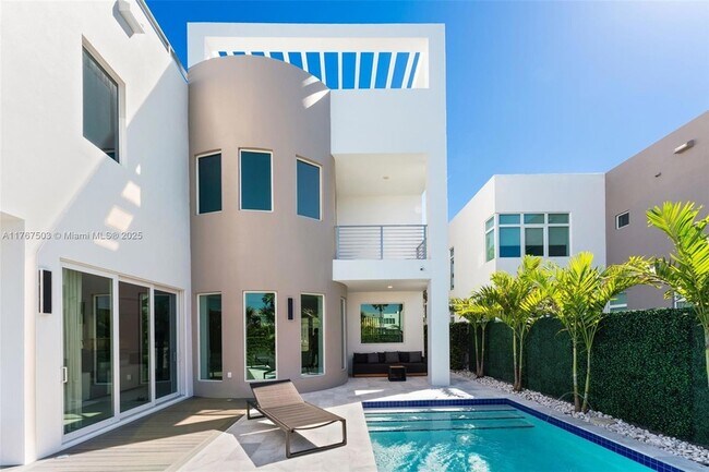 Building Photo - 10561 NW 67th Terrace