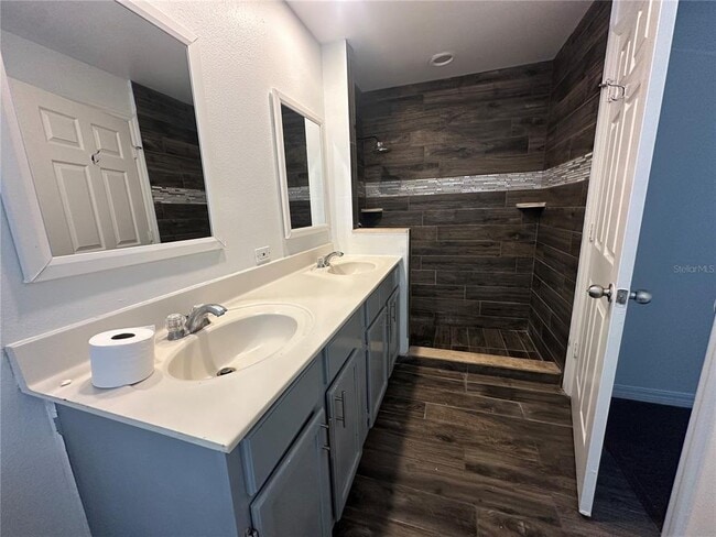 Building Photo - 1941 Island Walk Dr