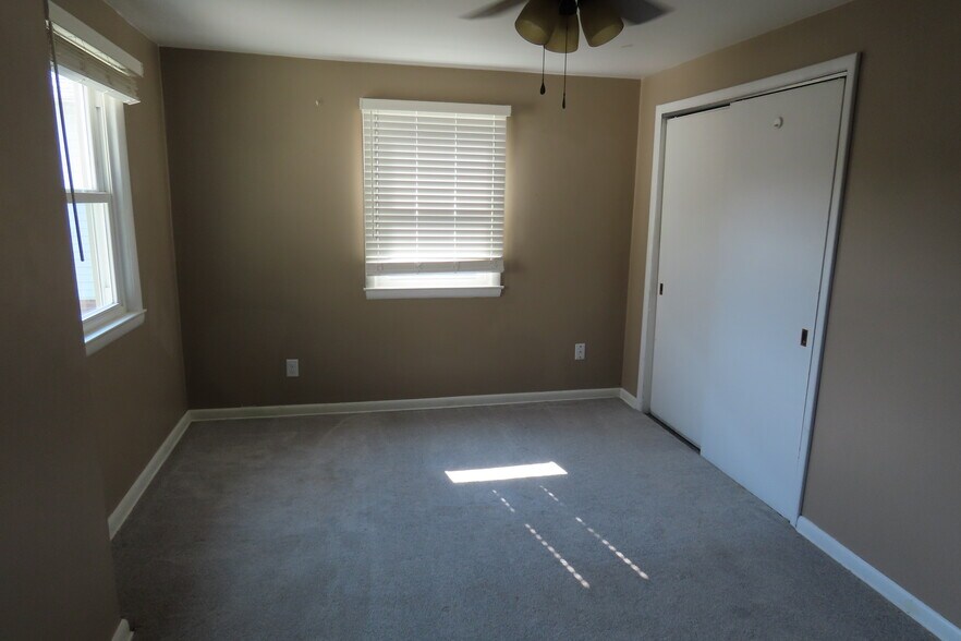 bedroom 3 closet and window - 1605 Doty St