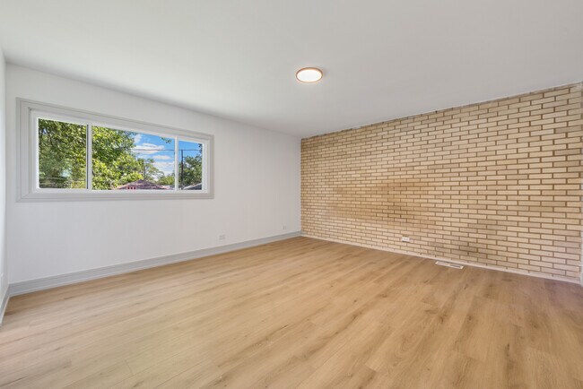 Building Photo - 10205 S Yale Ave