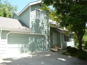 Building Photo - Three Bedroom Home Available For Rent in Niwot