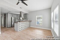 Building Photo - 126 King Roger St