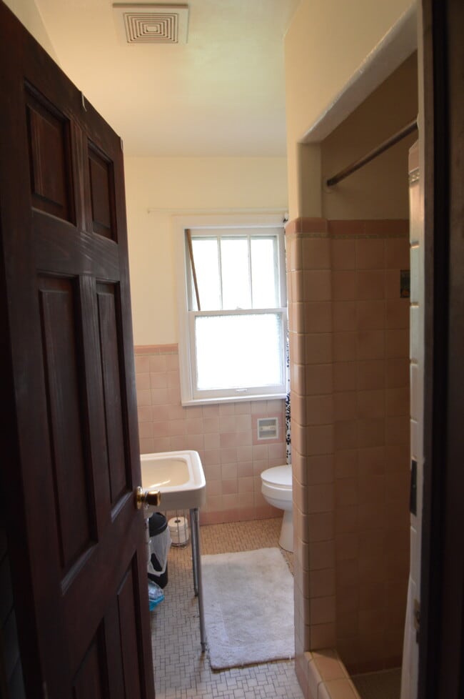 Building Photo - 4921 Graceland Ave