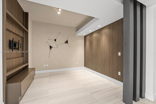 Building Photo - 17901 Collins Ave