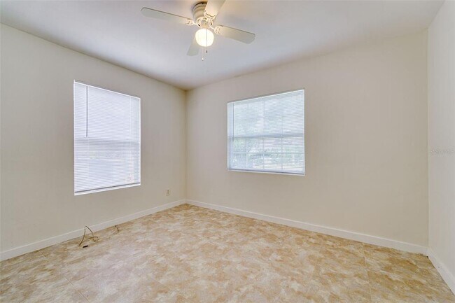 Building Photo - 2300 17th Ave S