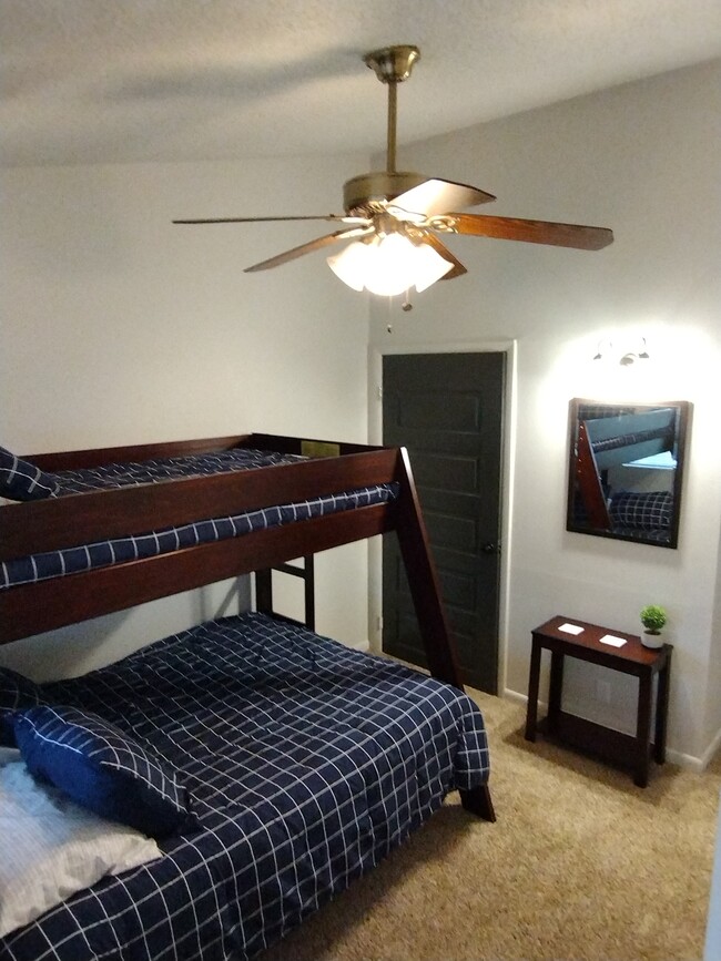 Third Bedroom - Bunk Beds - 2319 Colony Dr SW