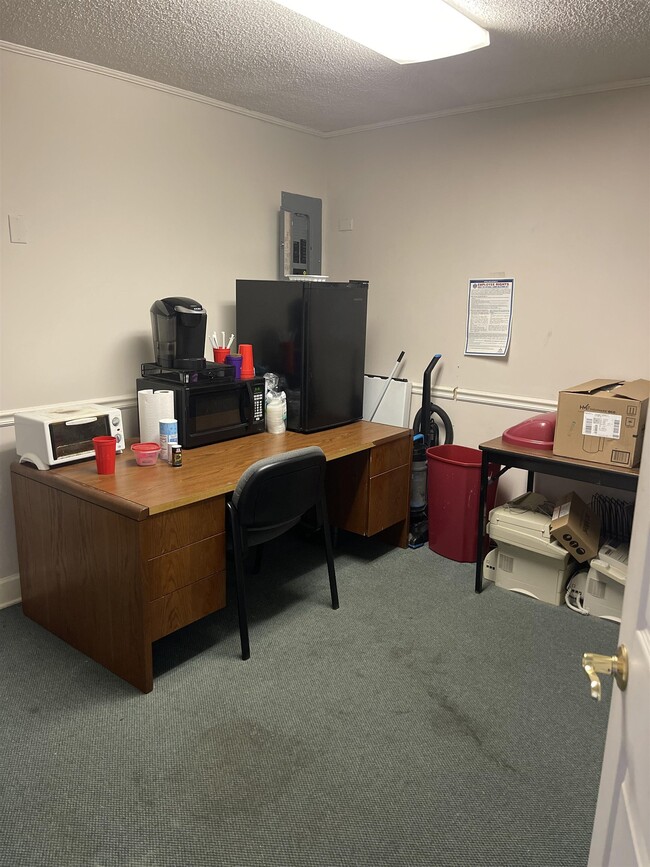 Building Photo - 105 W Main St