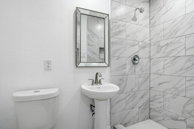 Building Photo - 3822 W Calgary Ct