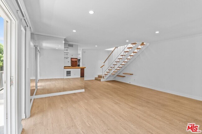 Building Photo - 4610 Densmore Ave
