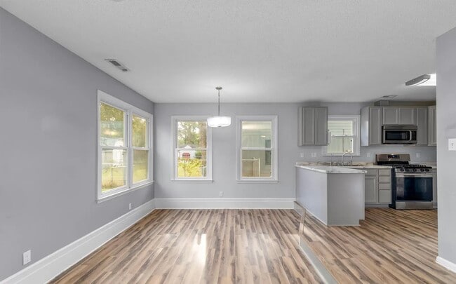 Building Photo - 2456 Saddleridge Dr