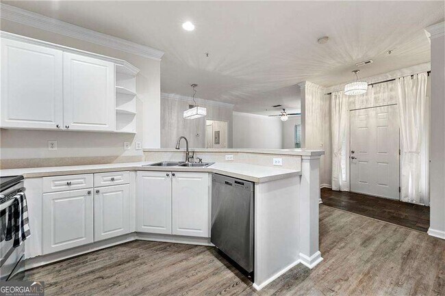 Building Photo - 2400 Cumberland Pkwy SE