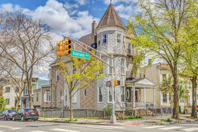 Building Photo - 62 Booraem Ave