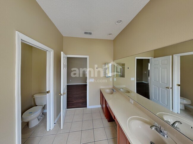 Building Photo - 1714 Cedar Lake Dr