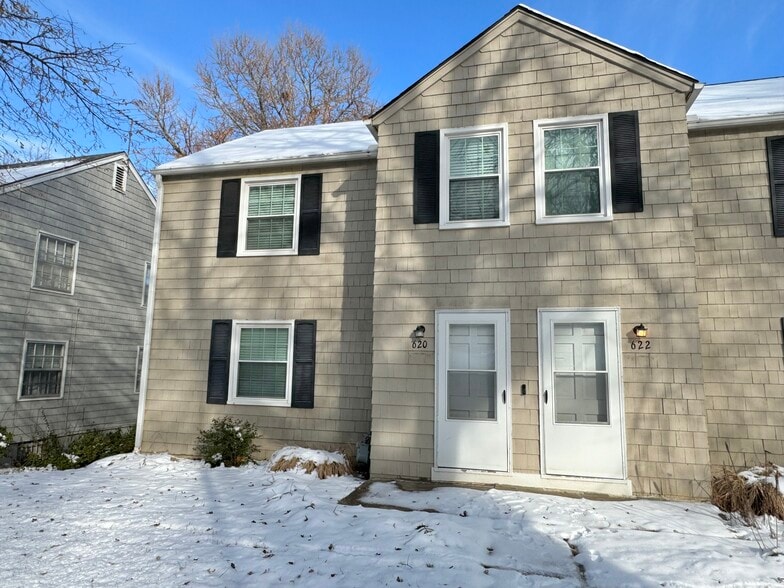 Building Photo - 620 E 63rd Ter