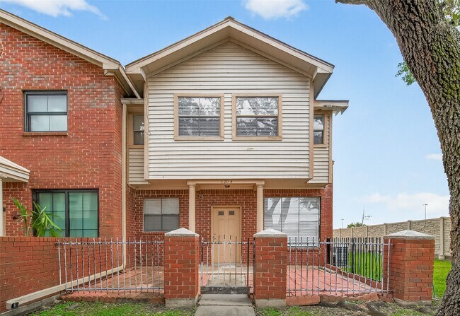 Building Photo - 1103 Dulles Ave