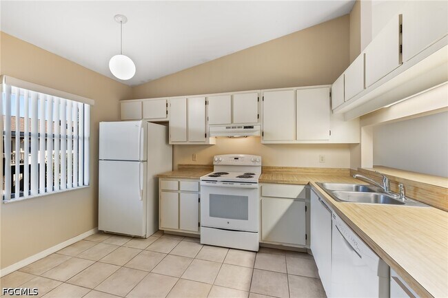 Building Photo - 9305 Lake Park Dr