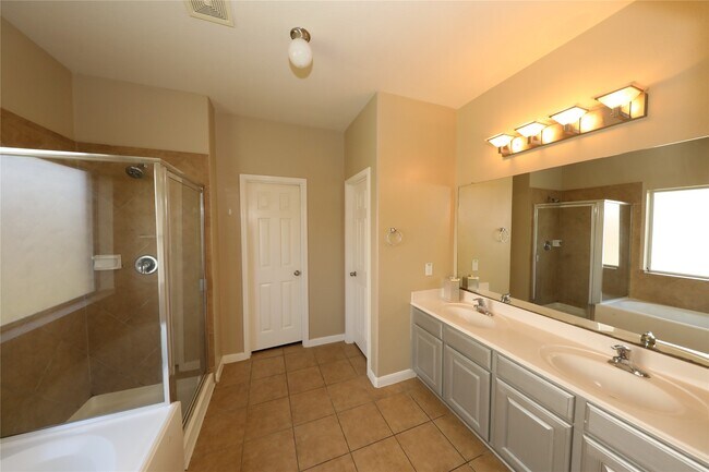 Building Photo - 2311 Diamond Springs Dr