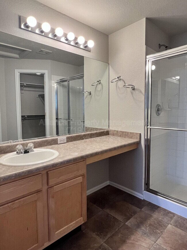 Building Photo - 5671 Vermillion Bluffs Dr