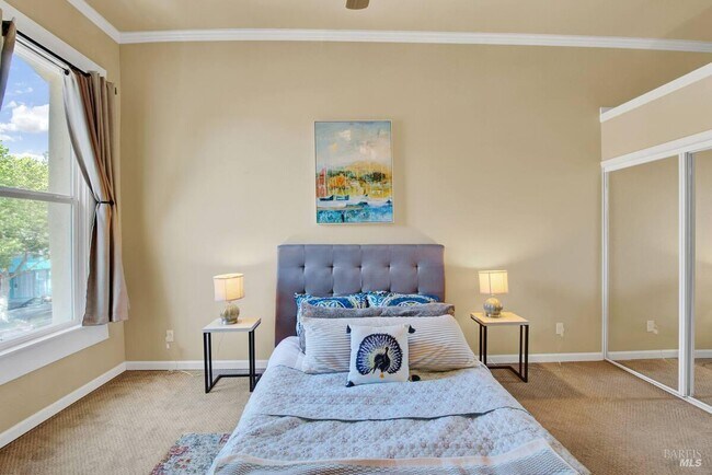 Building Photo - 528 Main St