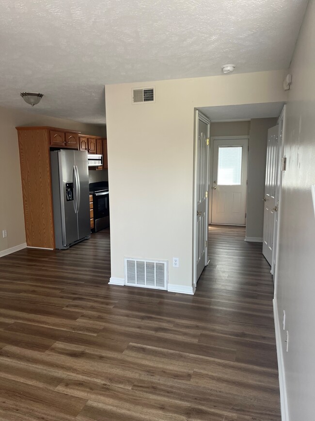 Building Photo - 6121 Upper Hunters Trce