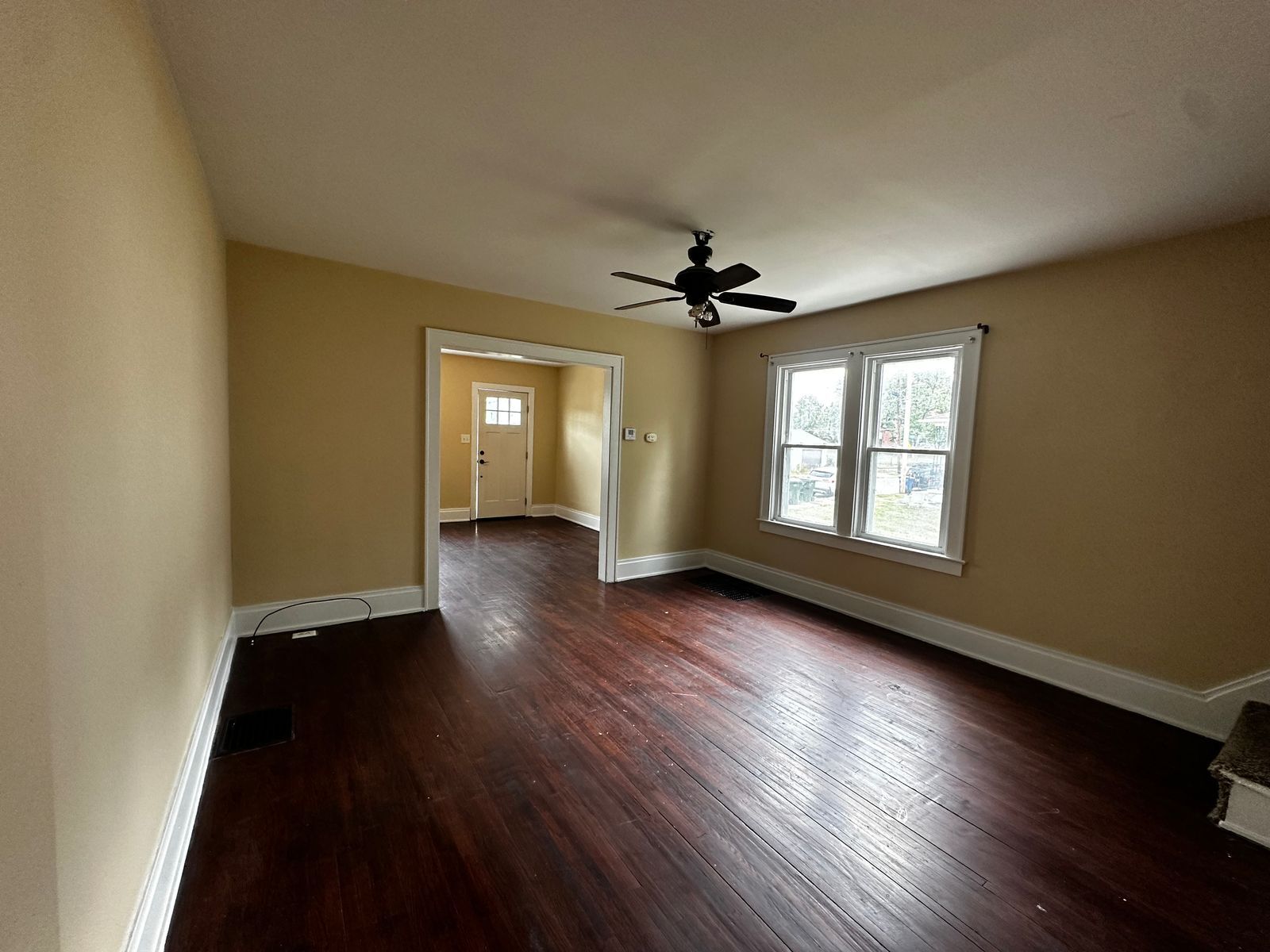 Building Photo - 547 E Deshler Ave