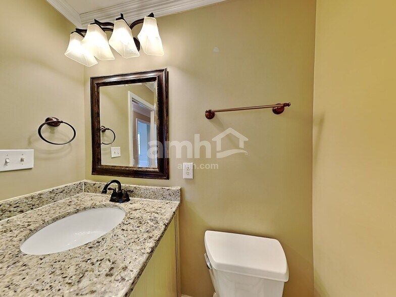 Building Photo - 215 Aqua Marine Ln