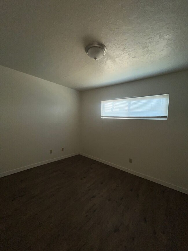 Building Photo - 3236