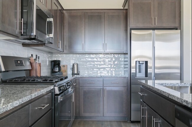 Building Photo - 7743 SE Kinnaman St