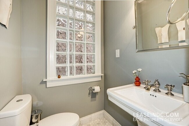 Building Photo - 1964 2nd St NW