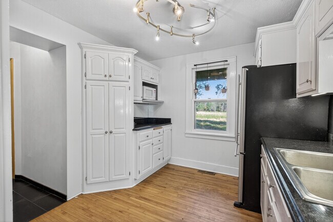 Building Photo - 43965 Deerwood Trail