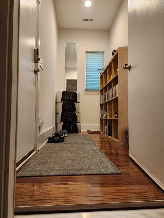 Building Photo - 2039 Cartier Wy