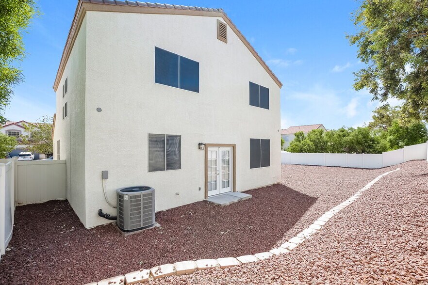 Building Photo - 6721 Maple Mesa St