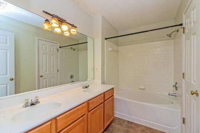 Building Photo - 1080 Dunedin Trail