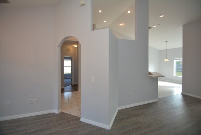 Building Photo - "Charming 3-Bed Oasis in Palm Coast - 1,85...