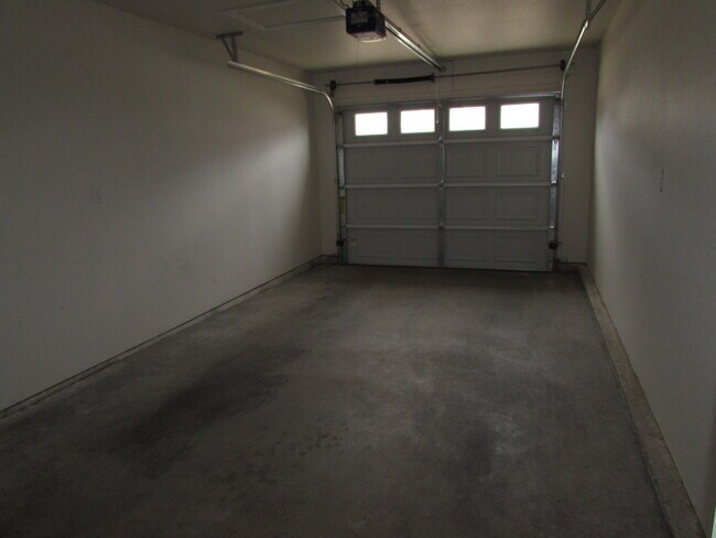 Building Photo - 6185-MF1-E1