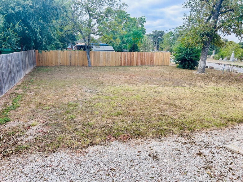 Building Photo - 502 Potomac St