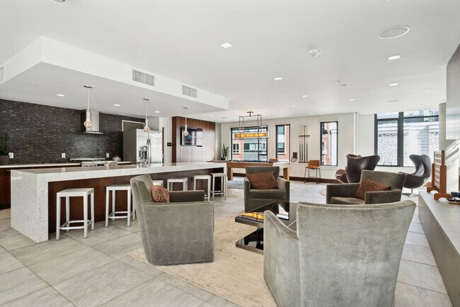 Building Photo - 185 Channel St