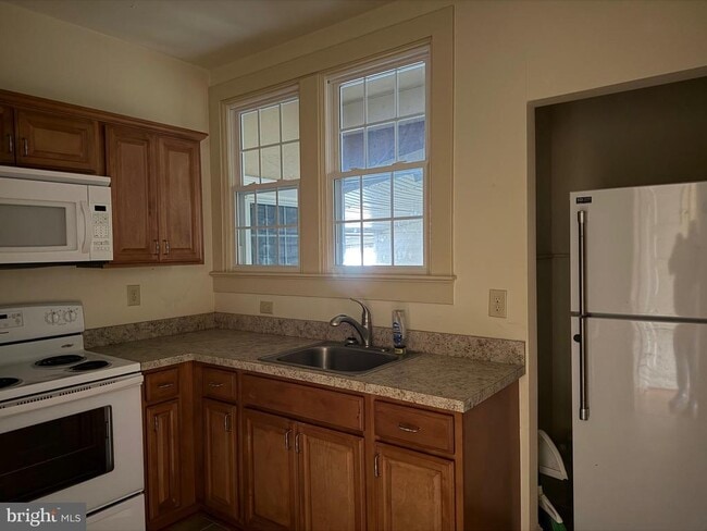 Building Photo - 3 S Church St