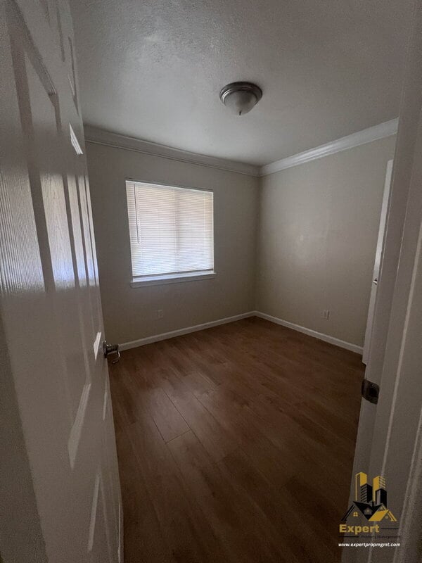 Building Photo - 480 Lindley Dr