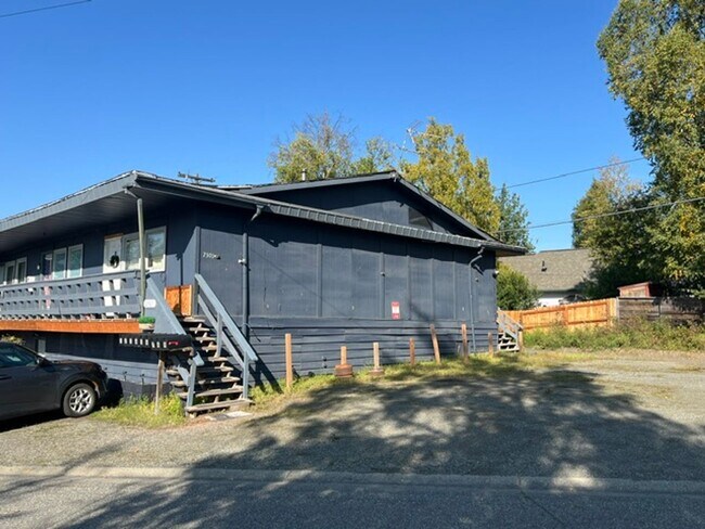 Building Photo - 2301 Roosevelt Dr